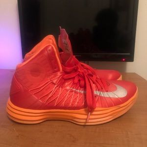 Men’s basketball sneaker